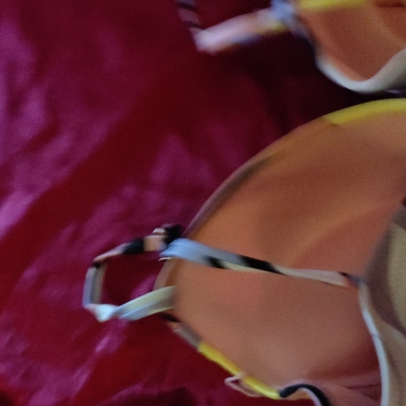 NWT Top Size Medium Vibrant Colors You Get The Bra Top Only - Picture 5 of 11